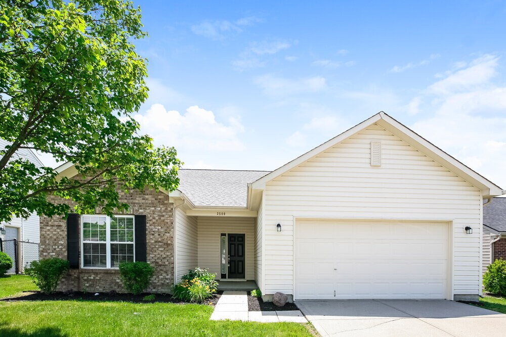 3500 Limelight Ln in Whitestown, IN - Building Photo