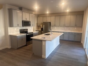 1750 Yukon Territory Ave in Manteca, CA - Building Photo - Building Photo