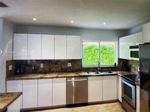 10900 SW 107th Ave in Miami, FL - Building Photo - Building Photo