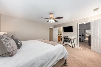 2484 Warm Springs Ln in Naperville, IL - Building Photo - Building Photo