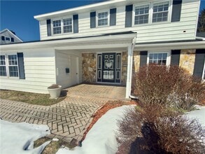 7 Berrywood Rd in Liverpool, NY - Building Photo - Building Photo