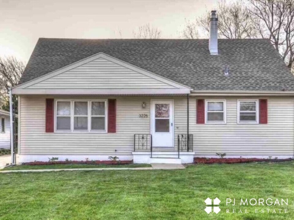 3225 S 44th St in Omaha, NE - Building Photo