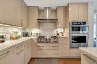 100 Eton Row in Weehawken, NJ - Building Photo - Building Photo