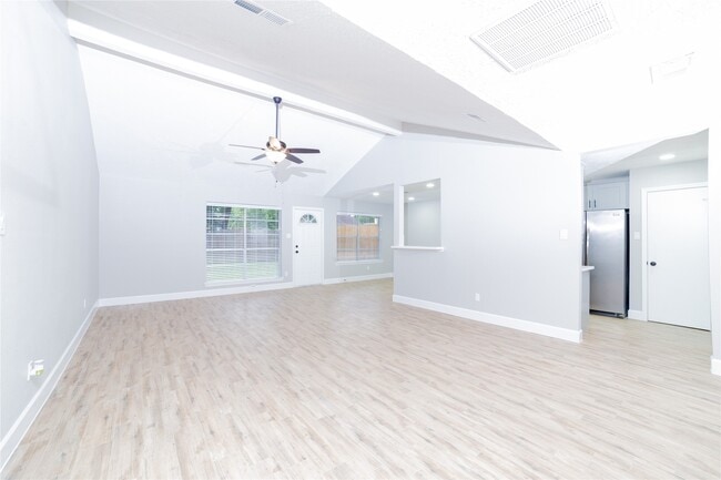 5823 Toddington Rd in Humble, TX - Building Photo - Building Photo