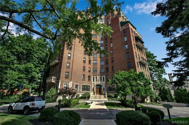 property at 800 W Ferry St