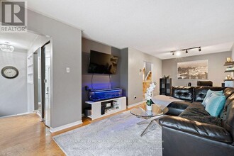 15 Nancy McCredie Dr in Brampton, ON - Building Photo - Building Photo