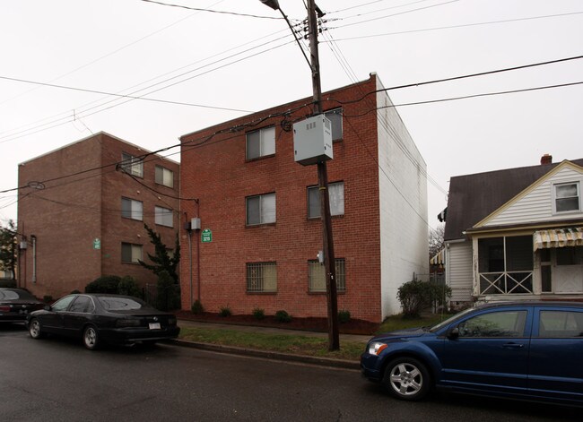 Wilson Apartments in Washington, DC - Building Photo - Building Photo