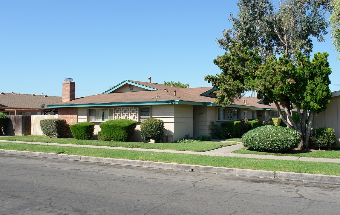 160--170 N Holly St in Orange, CA - Building Photo