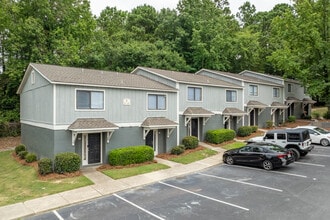 Clover Leaf Apartment Homes in Phenix City, AL - Foto de edificio - Building Photo