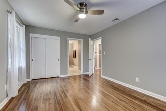 2322 Cabin Hill Rd in Nashville, TN - Foto de edificio - Building Photo