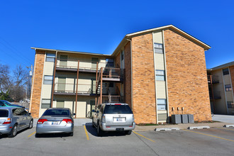 Campus Station in Norman, OK - Foto de edificio - Building Photo