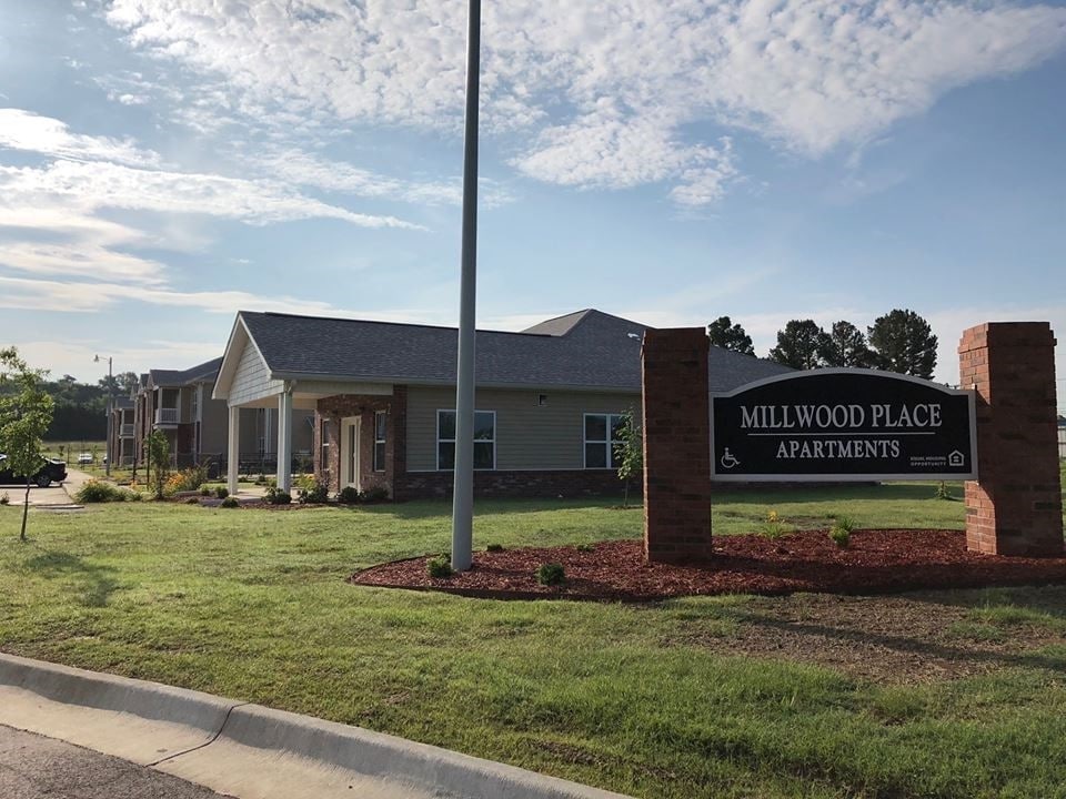 Millwood Place Apartments in Clarksville, AR - Foto de edificio