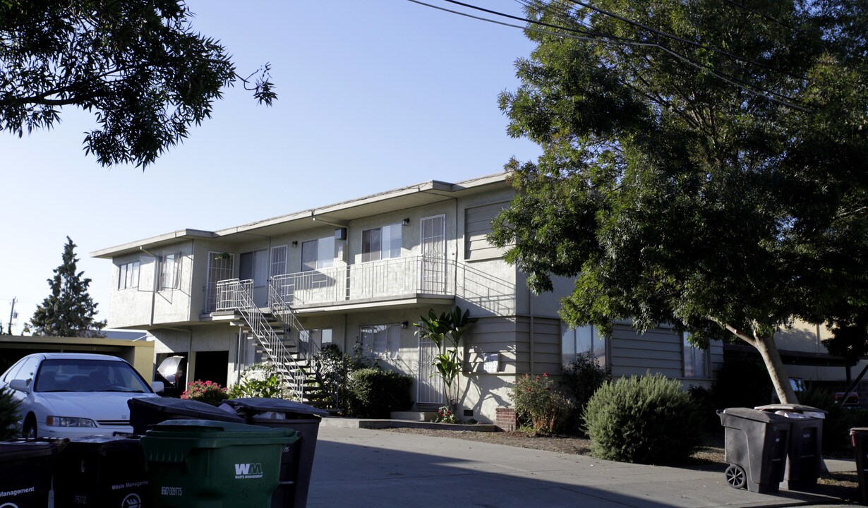 1230 141st Ave in San Leandro, CA - Foto de edificio