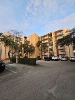 3400 Blue Lake Dr in Pompano Beach, FL - Building Photo
