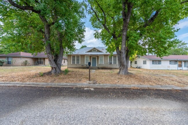 property at 314 E Houston St