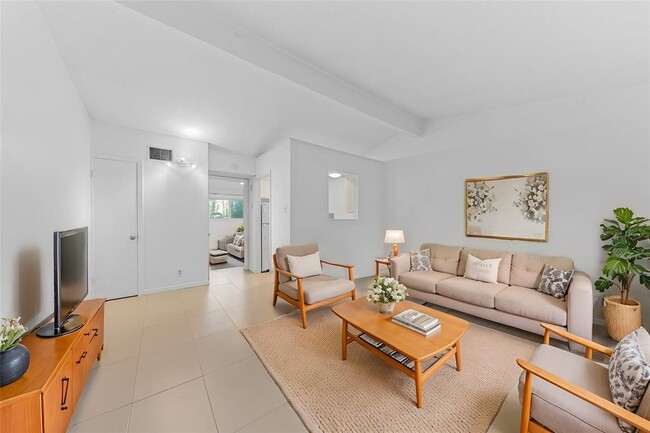 property at 1905 Fairlawn Ln