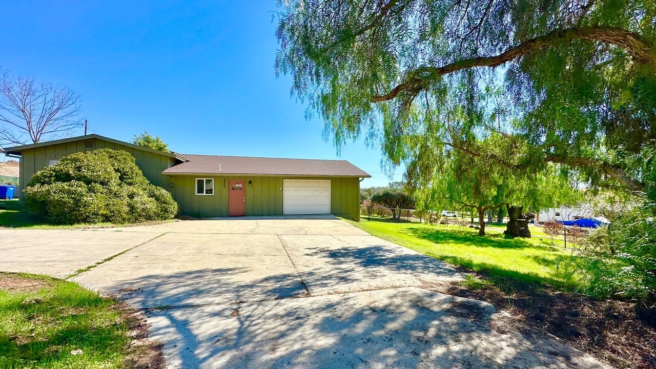 532 Golden Rd in Fallbrook, CA - Building Photo