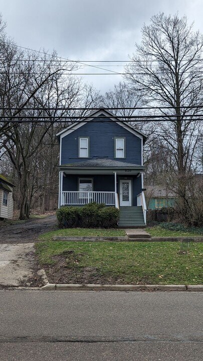 828 Davis St in Kalamazoo, MI - Building Photo