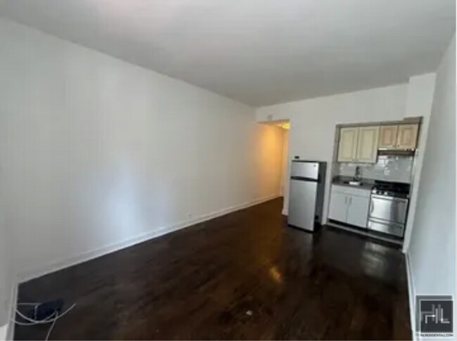 East 61 Street in New York, NY - Building Photo - Building Photo