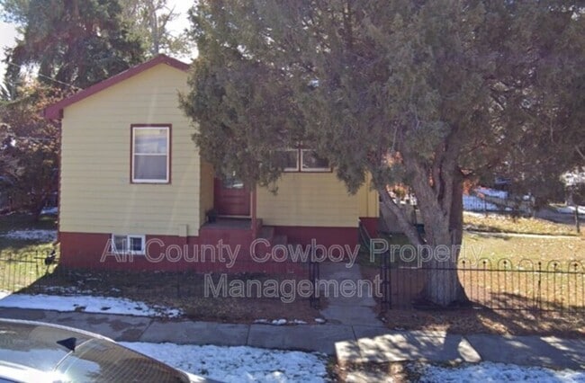 property at 802 E Kearney St