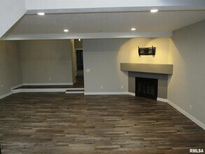 4050 Prairie Ln, Unit 4050 in Bettendorf, IA - Foto de edificio - Building Photo