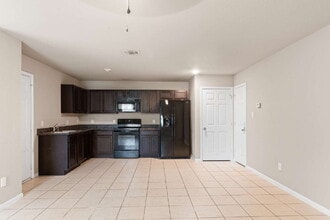 16630 E Hammon in Montgomery, TX - Foto de edificio - Building Photo