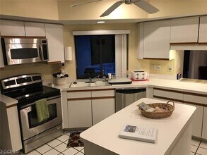 6645 Wakefield Dr in Ft. Myers, FL - Building Photo - Building Photo