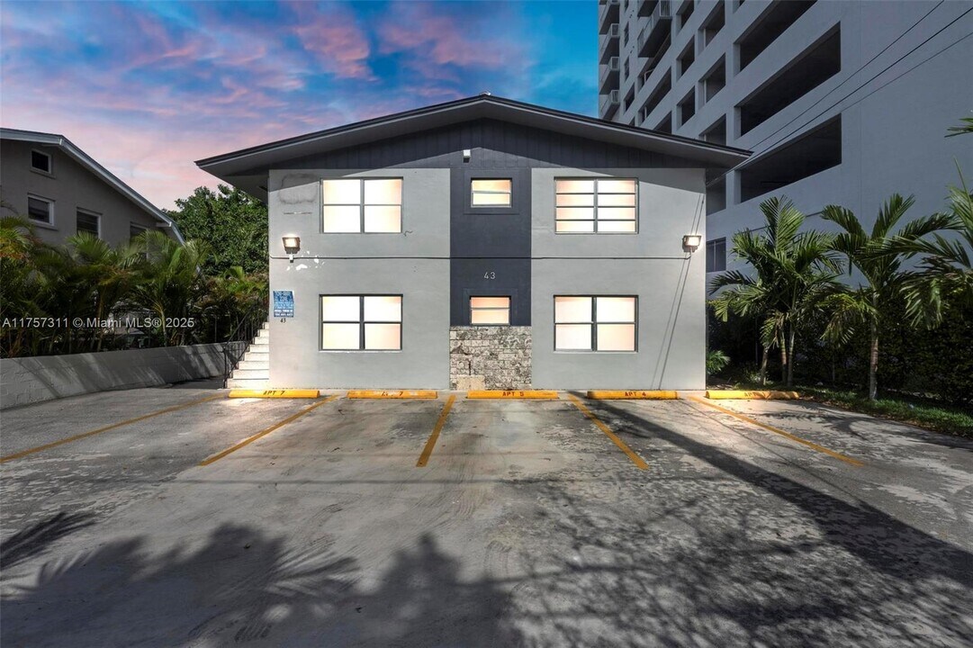 43 Glen Royal Pkwy in Miami, FL - Building Photo
