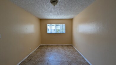 1545 W 19th St in Long Beach, CA - Building Photo - Building Photo