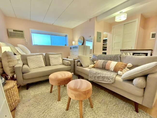 995 Massachusetts Ave in Arlington, MA - Building Photo - Building Photo