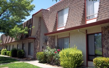 Cobblestone Apartments in Rancho Cordova, CA - Building Photo - Building Photo