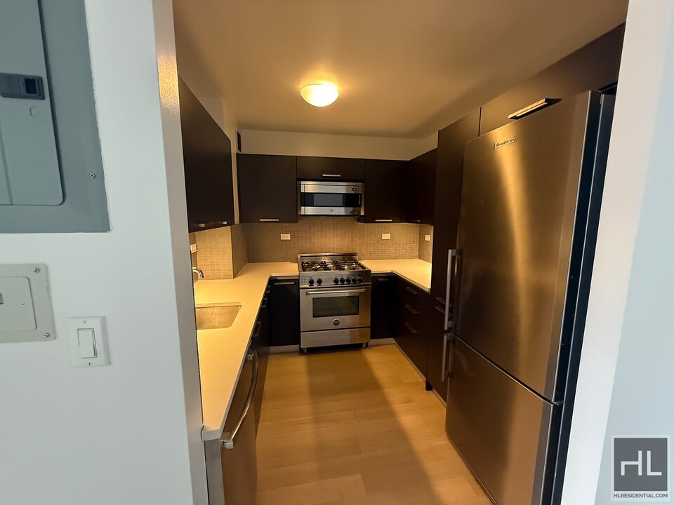 East 39th Street in New York, NY - Building Photo