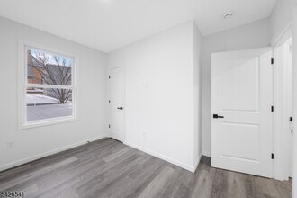 324 Second St in Elizabeth, NJ - Building Photo - Building Photo