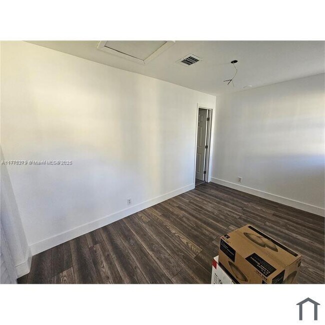 2119 NW 64th St in Miami, FL - Building Photo - Building Photo