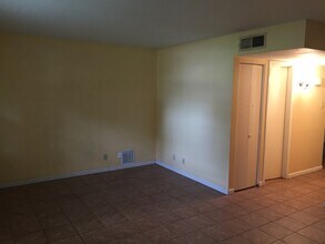 4430 Valleyfield Dr in San Antonio, TX - Building Photo - Building Photo