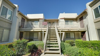 833 Cinnamon Ln, Unit 4 in Duarte, CA - Building Photo