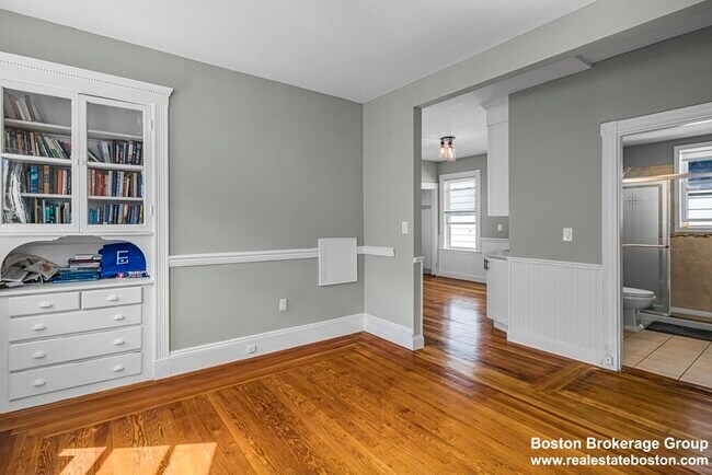 37 Harbor View St, Unit #3 in Boston, MA - Foto de edificio - Building Photo