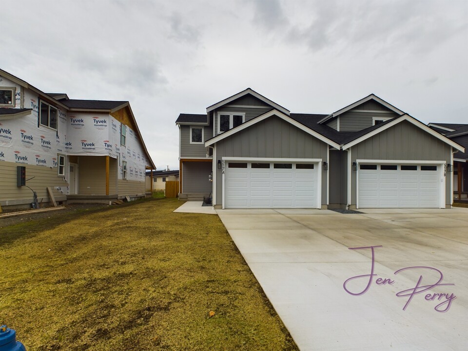 517 Colton Ln, Unit A in Everson, WA - Foto de edificio