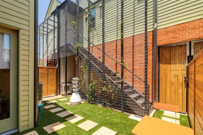 3010 Sorin St in Austin, TX - Building Photo - Building Photo