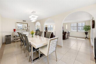 1920 S Ocean Dr in Hallandale Beach, FL - Building Photo - Building Photo