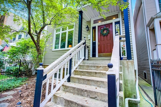 property at 5042 N Winchester Ave