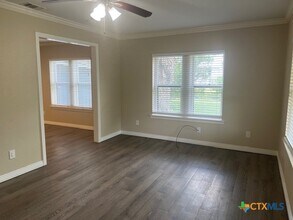 303 San Marcos Hwy in Luling, TX - Building Photo - Building Photo