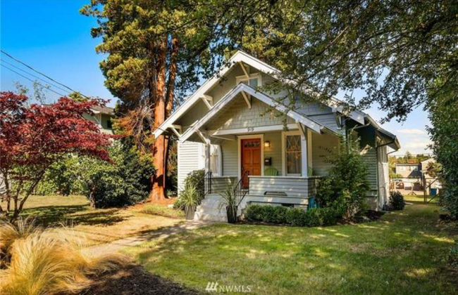 property at 919 N Lawrence St