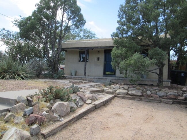 1201 Princeton Dr SE in Albuquerque, NM - Building Photo - Building Photo