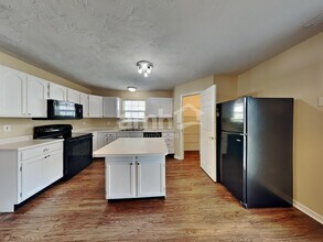 717 Breakers Ln in Fortville, IN - Building Photo - Building Photo