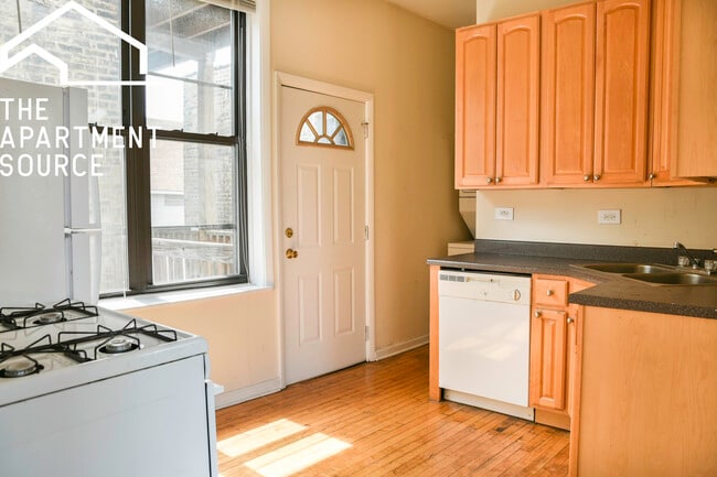 3058 N Greenview Ave, Unit #3