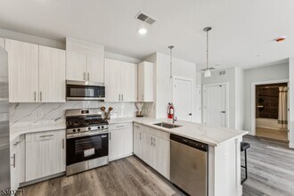 140 W Webster Ave in Roselle Park, NJ - Building Photo - Building Photo