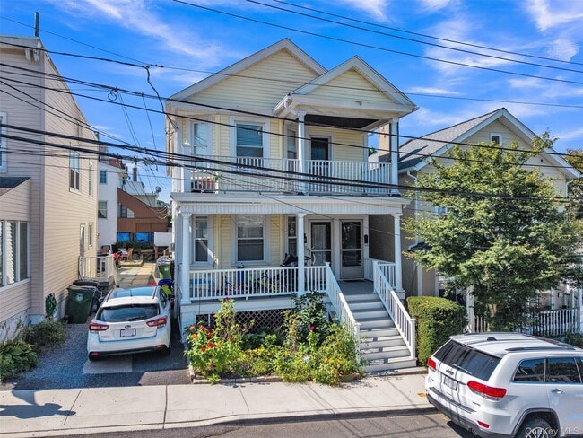 28 W Elizabeth St in Tarrytown, NY - Foto de edificio - Building Photo