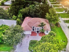 392 SW Kane Ave in Port St. Lucie, FL - Building Photo - Building Photo