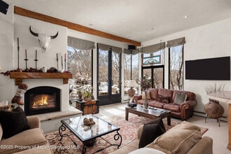 155 Lone Pine Rd in Aspen, CO - Building Photo - Building Photo